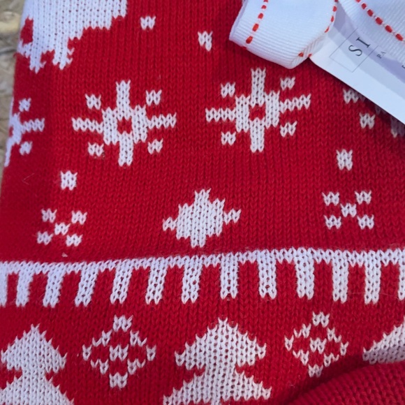 Red Holiday Blanket with White Reindeer Pattern kids - Picture 3 of 13